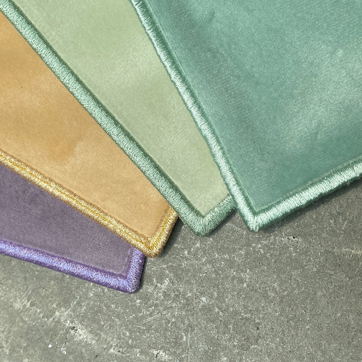 [ velor banana ] long handle tote bag