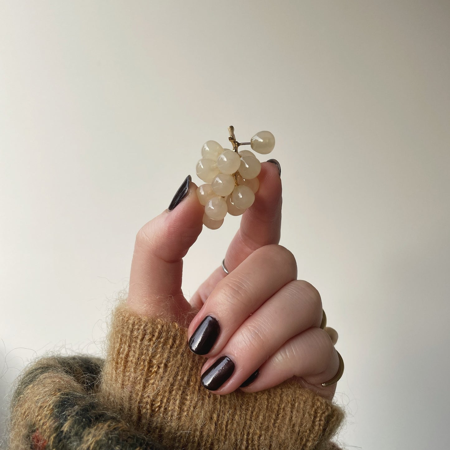 [ milk white ] grape piercing