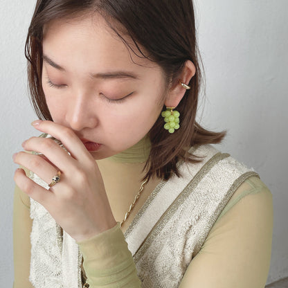[ green ] grape piercing