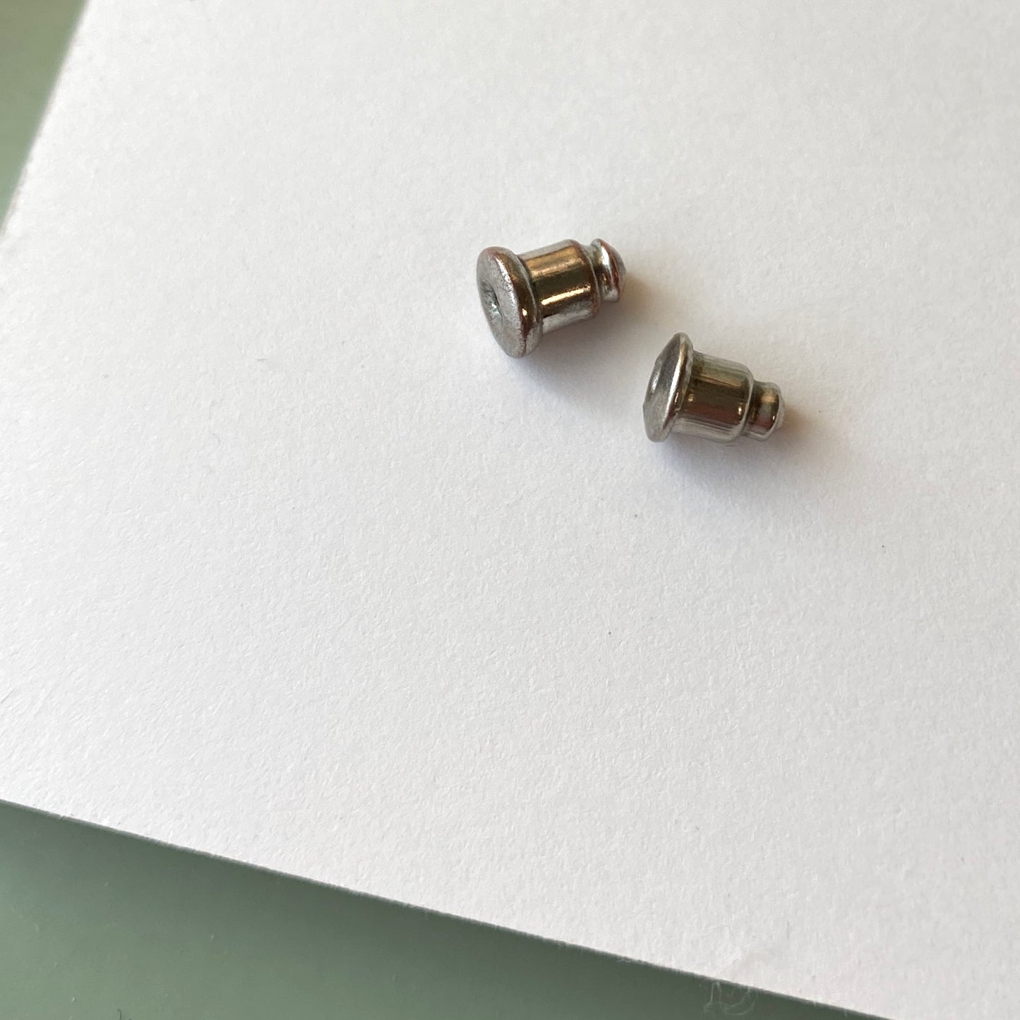 [ aurora pearl ] mid-length piercings