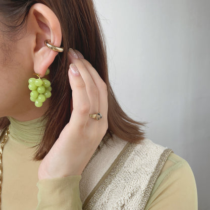 [ green ] grape piercing