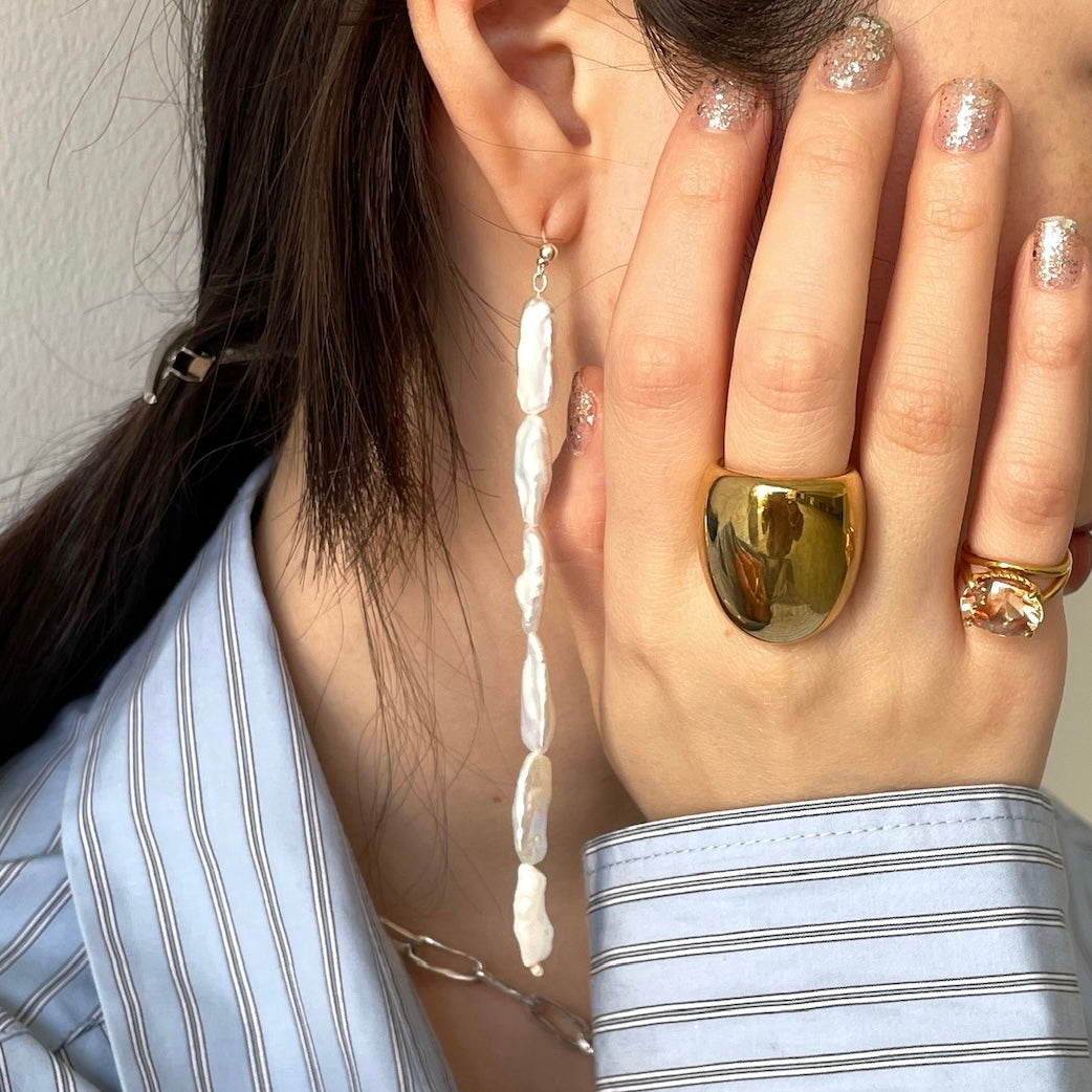 [ aurora pearl ] mid-length piercings