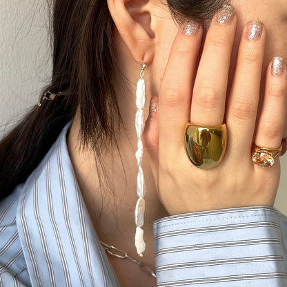 [ aurora pearl ] mid-length piercings