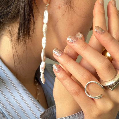 [ aurora pearl ] mid-length piercings