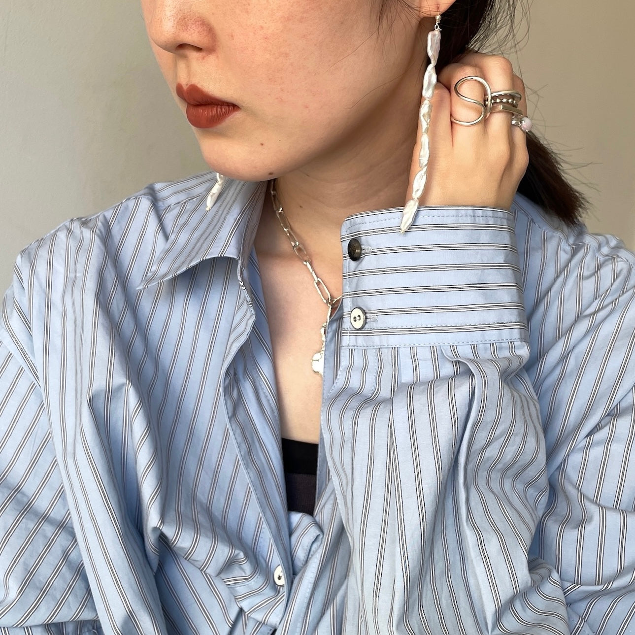 [ aurora pearl ] mid-length piercings