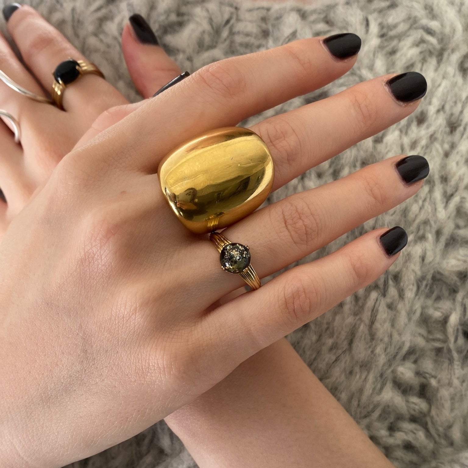 [ black amber ] croissant gold