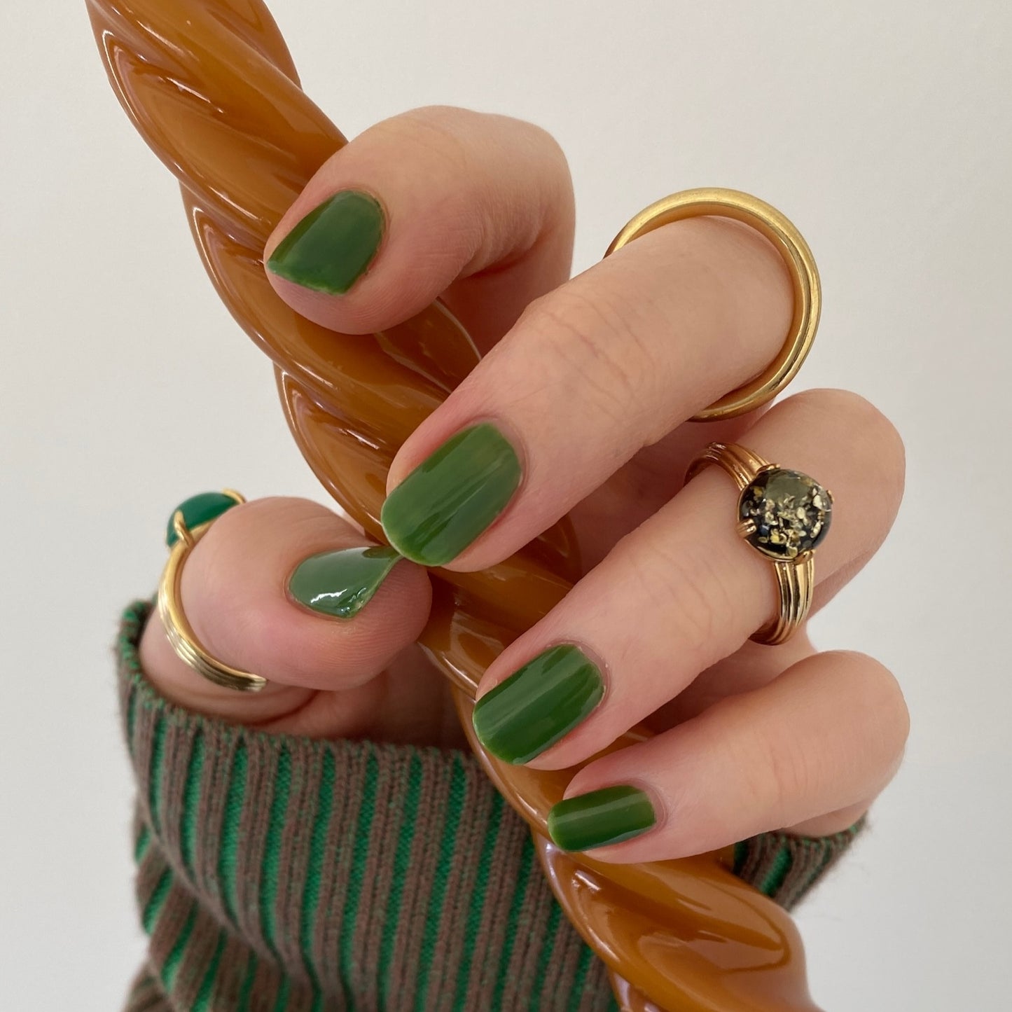 [ black amber ]  croissant gold