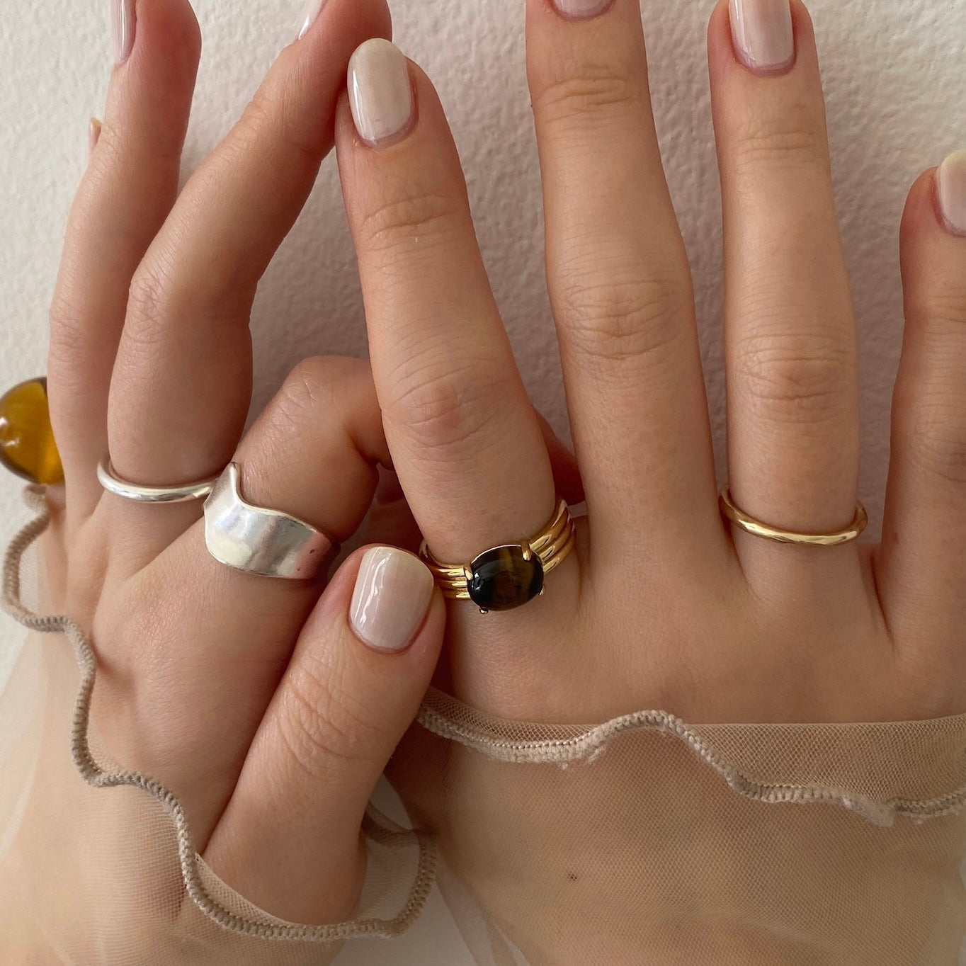 [ tiger eye ]  trois gold