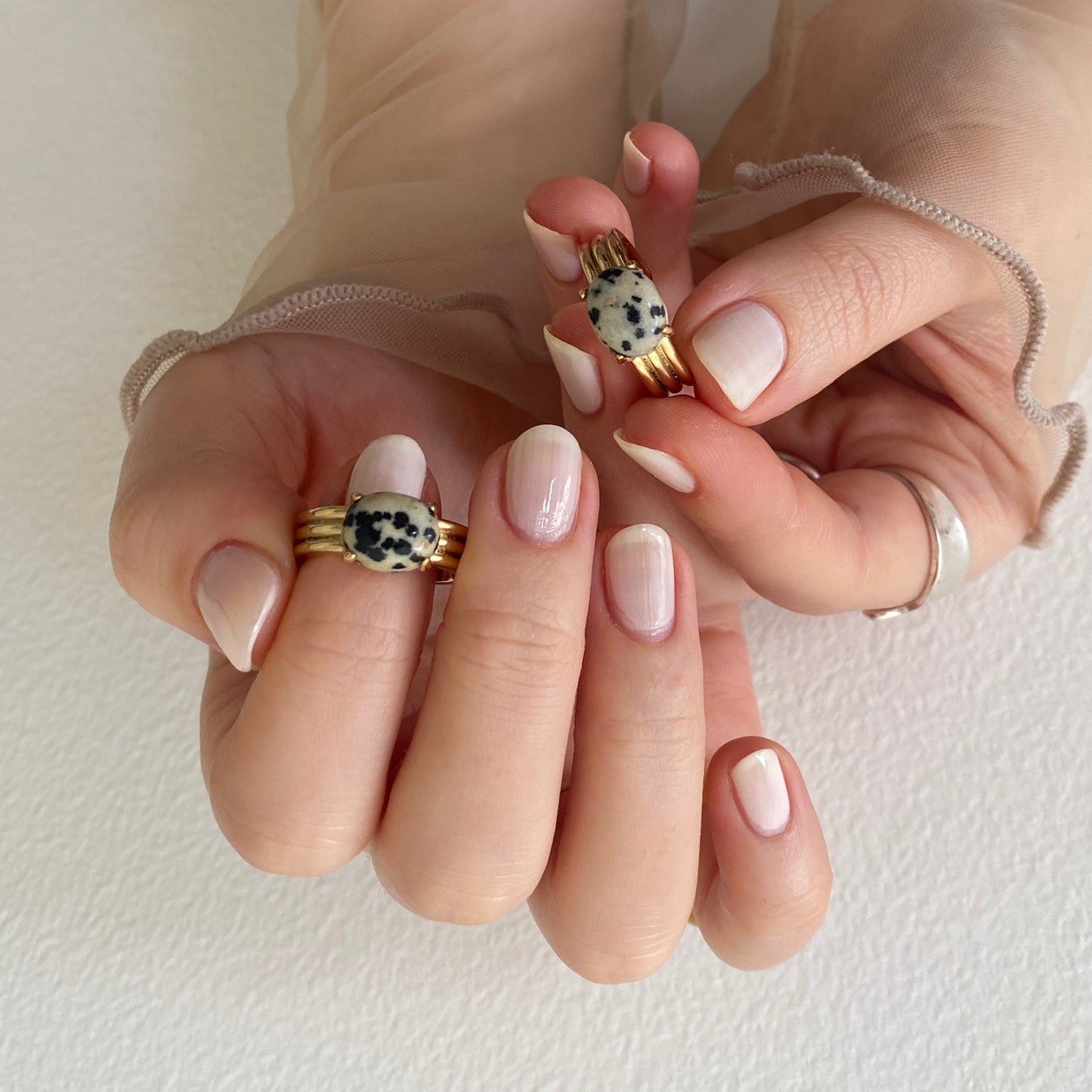 [ dalmatian jasper ]  trois gold