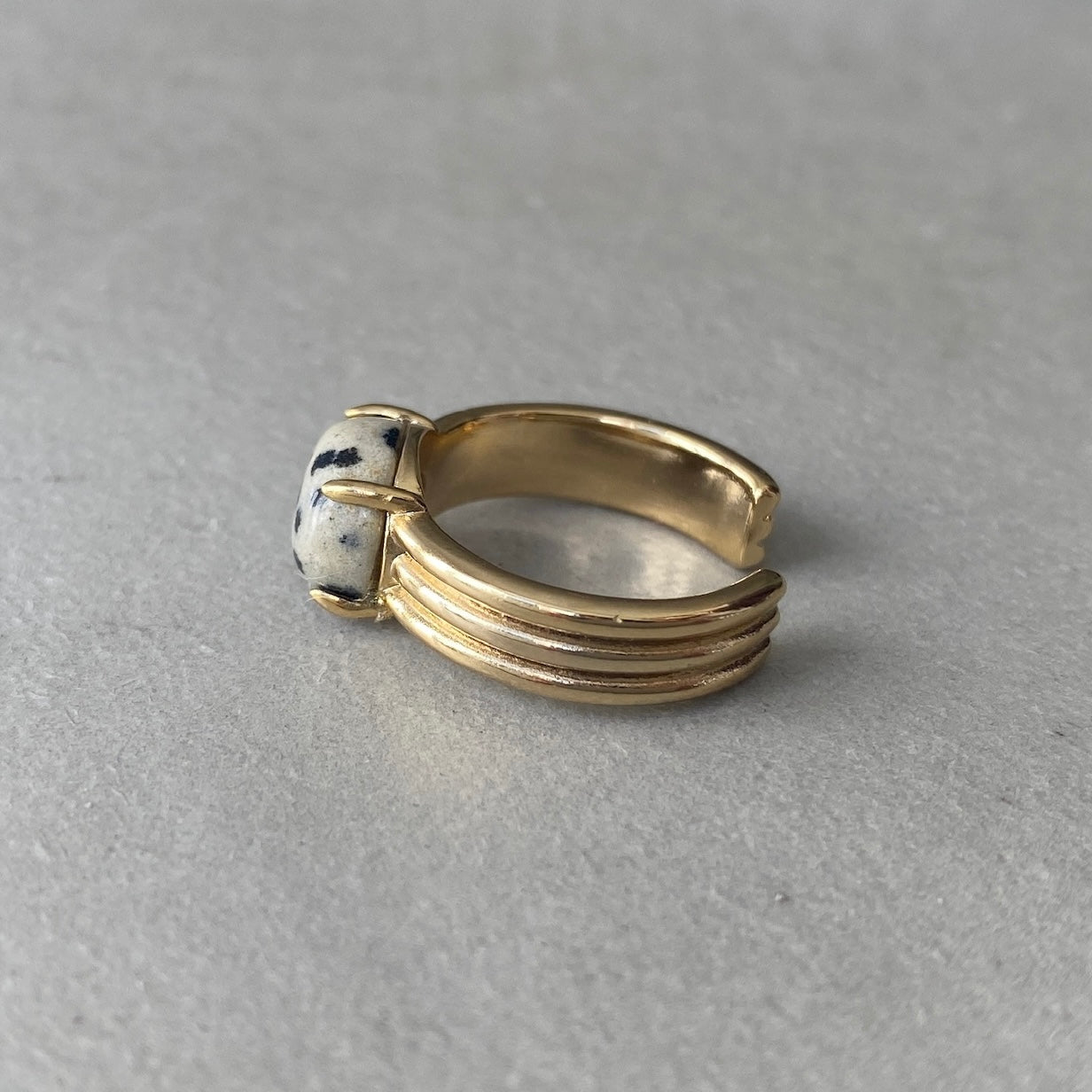 [ dalmatian jasper ]  trois gold