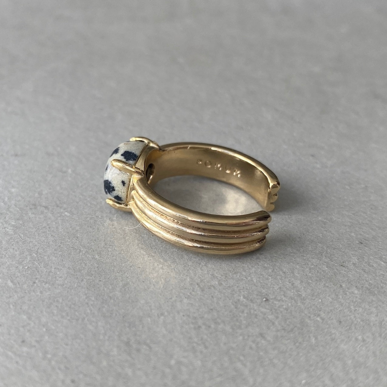 [ dalmatian jasper ]  trois gold