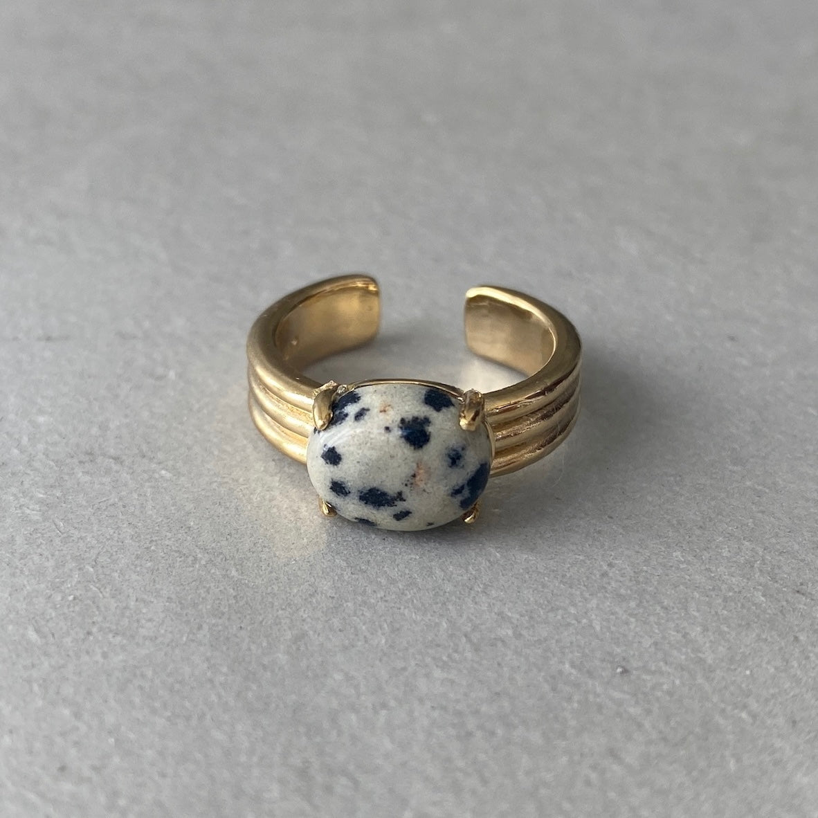 [ dalmatian jasper ]  trois gold