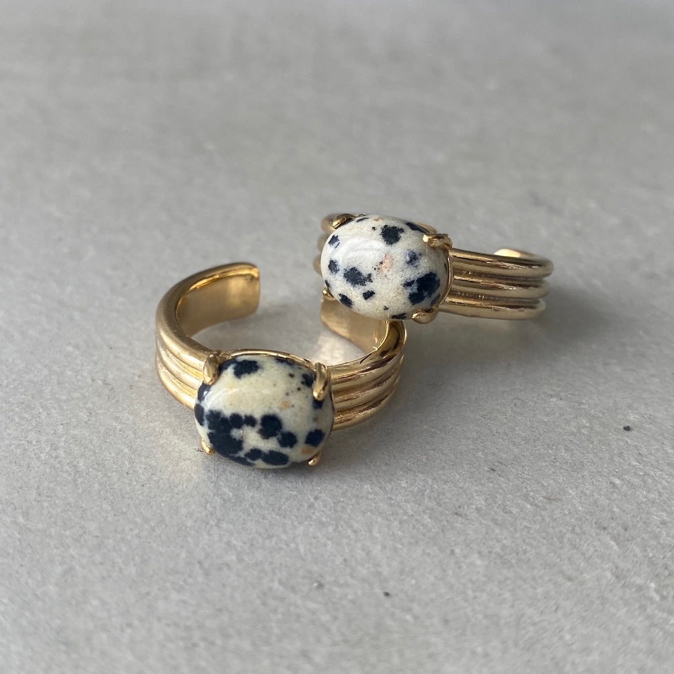 [ dalmatian jasper ]  trois gold