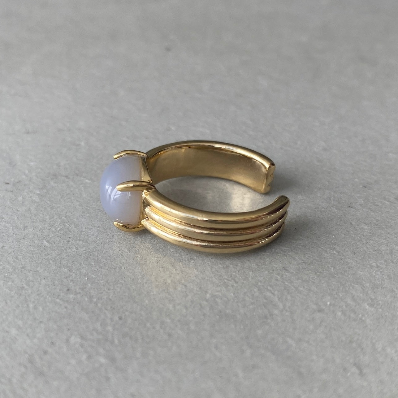 [ gray onyx ]  trois gold