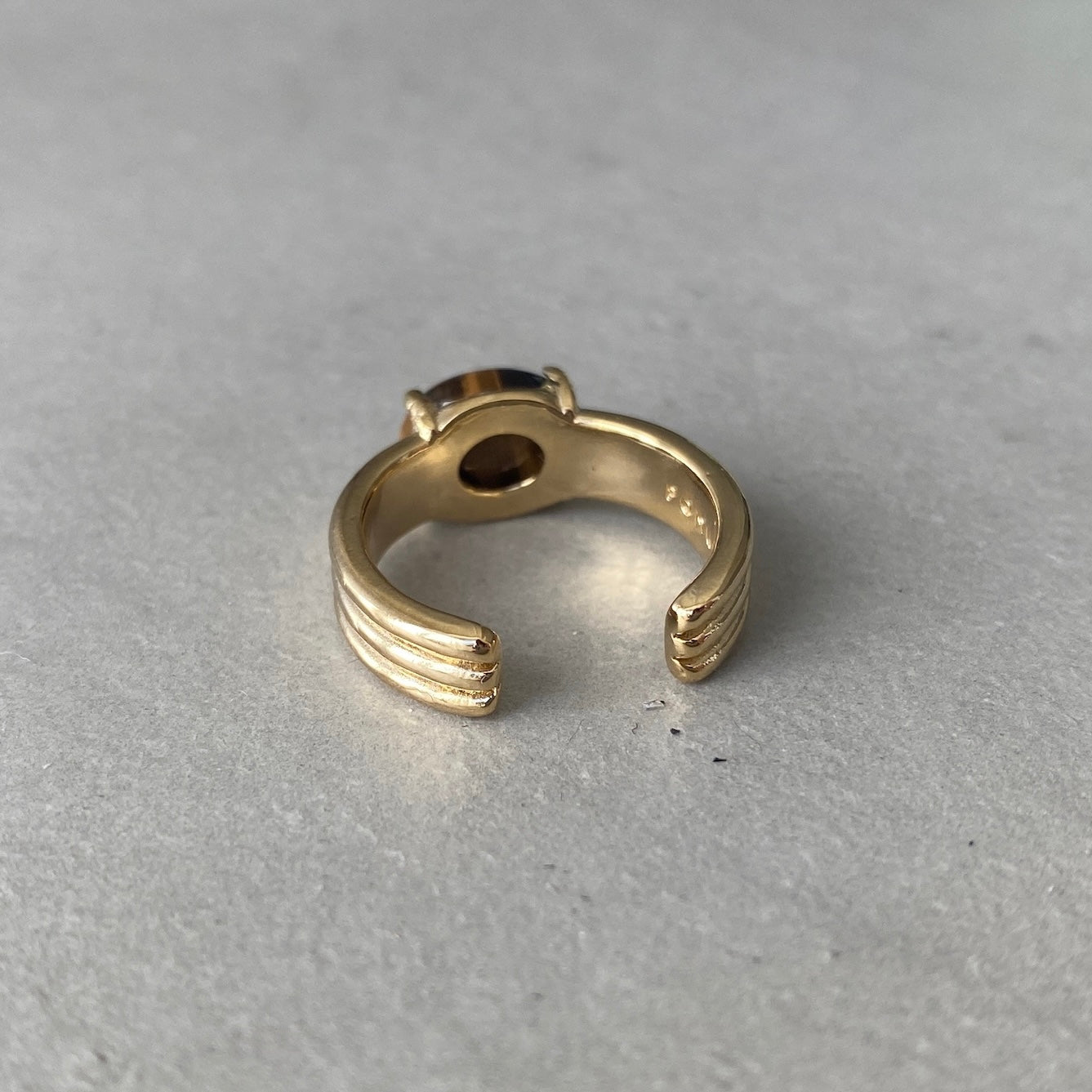 [ tiger eye ]  trois gold