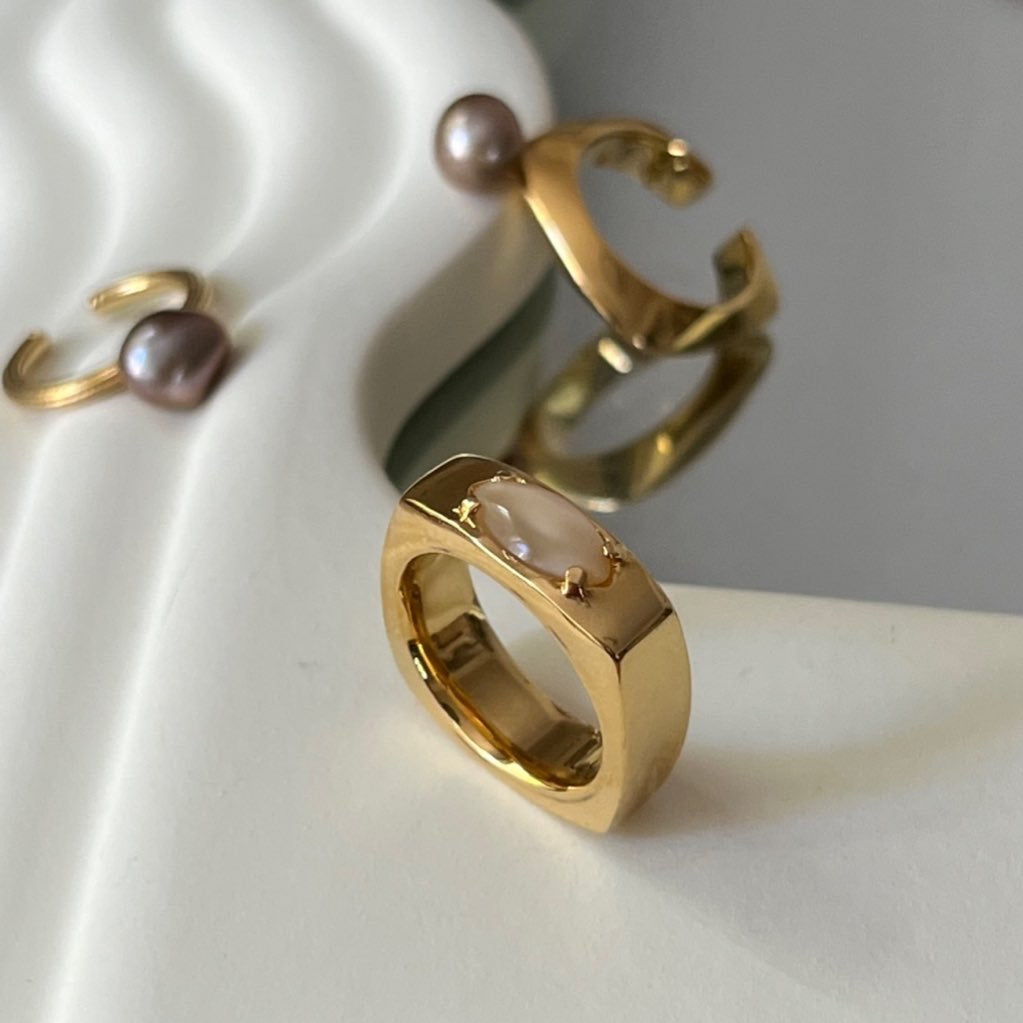[ yellow moon glass ] europa gold