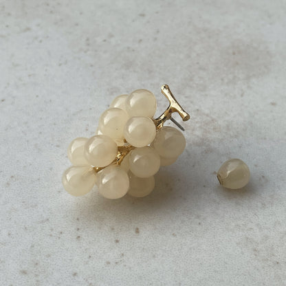 [ milk white ] grape piercing