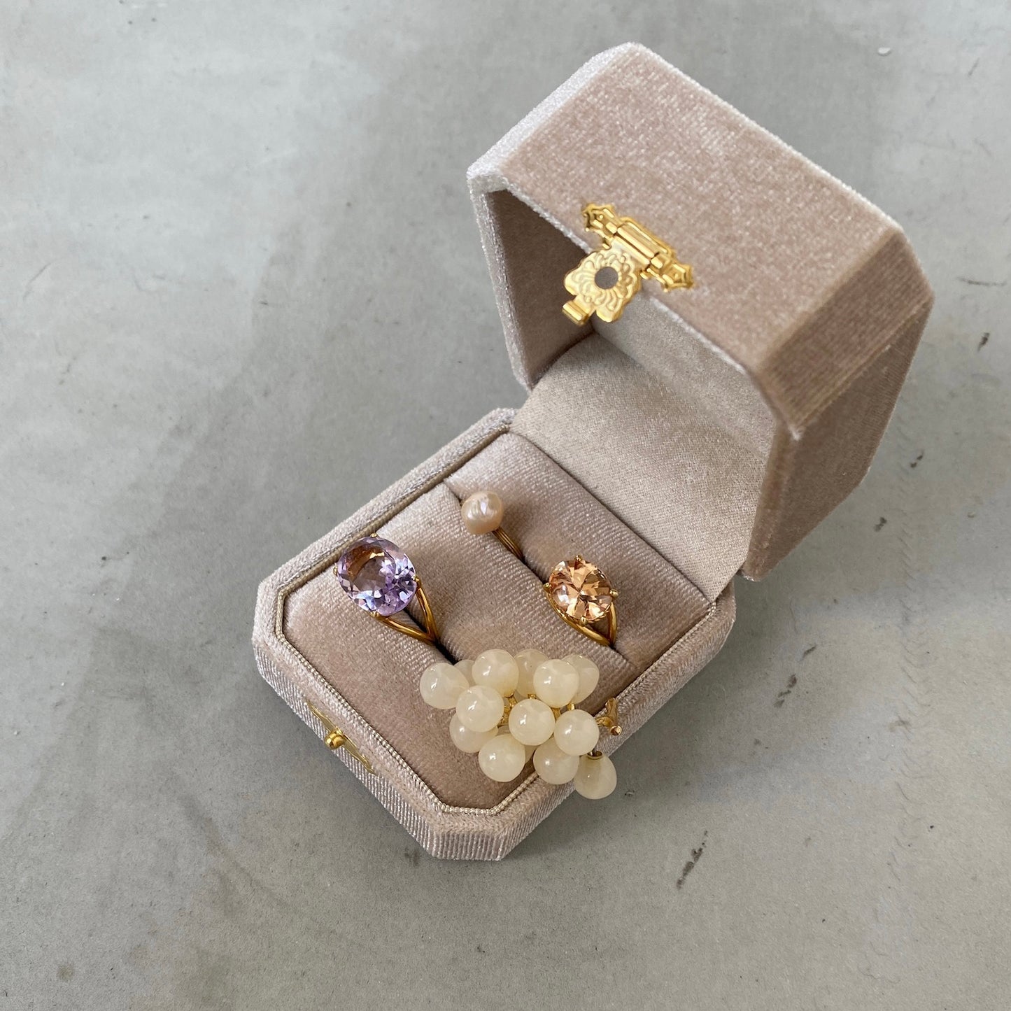[ milk white ] grape piercing