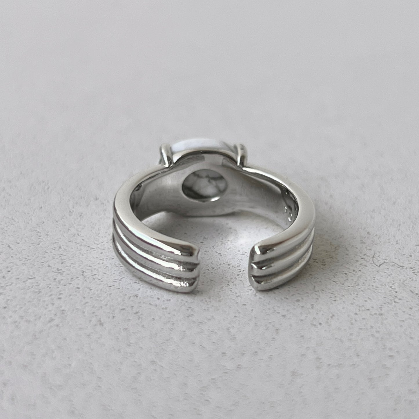 [ howlite ] trois silver