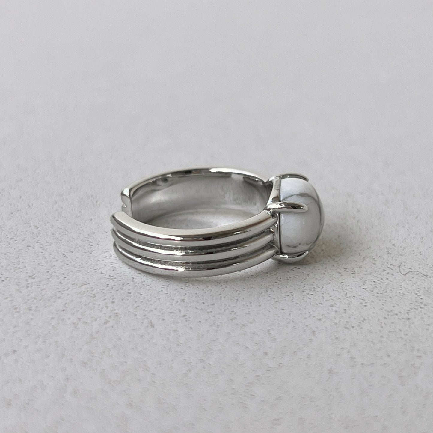 [ howlite ] trois silver
