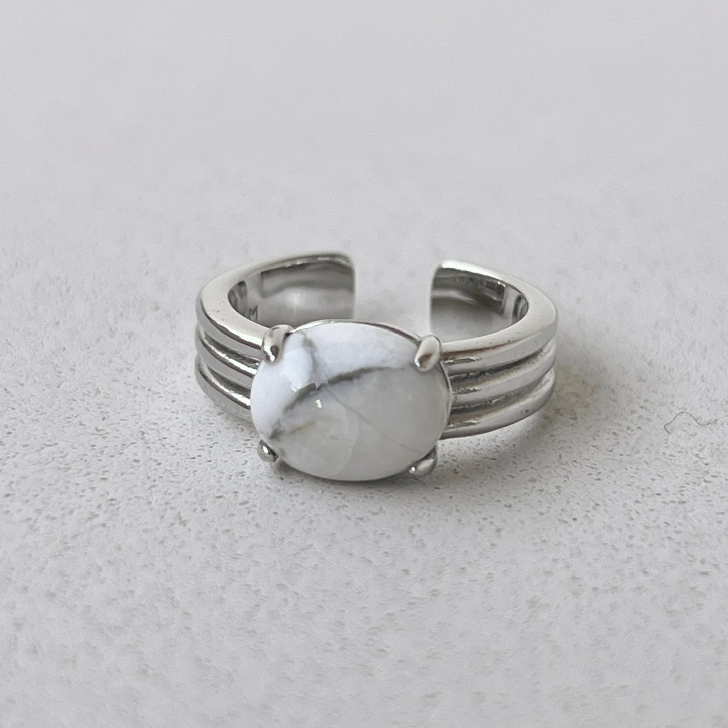 [ howlite ] trois silver