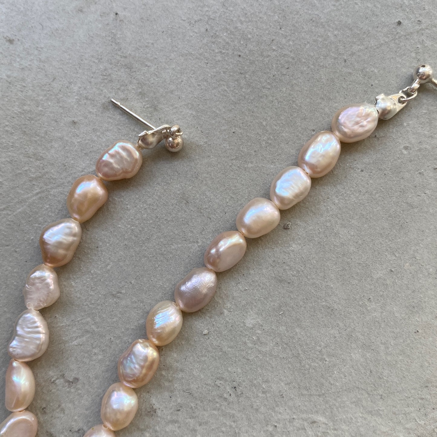 [ small aurora pink pearl ] long-length piercings