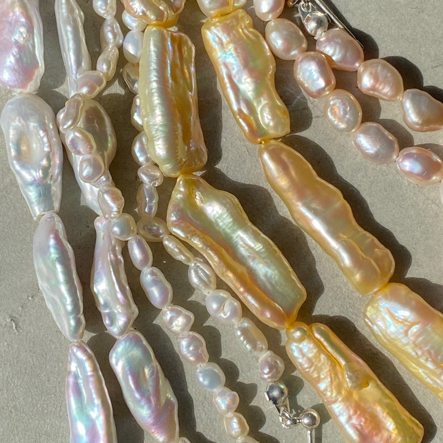 [ aurora pearl ] mid-length piercings