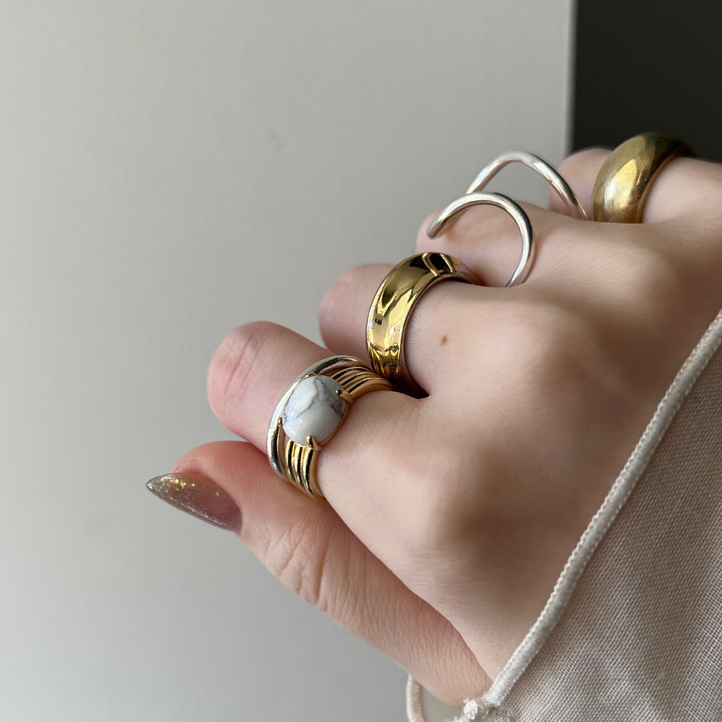 [ howlite ] trois gold