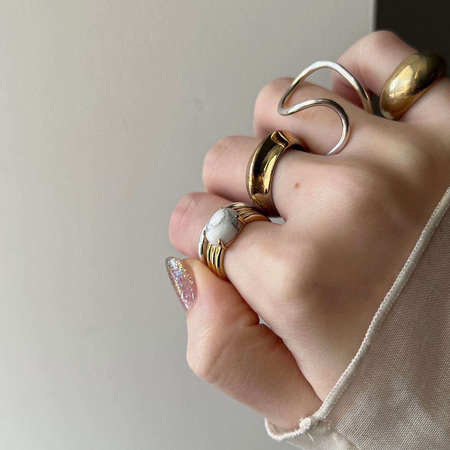 [ howlite ] trois gold