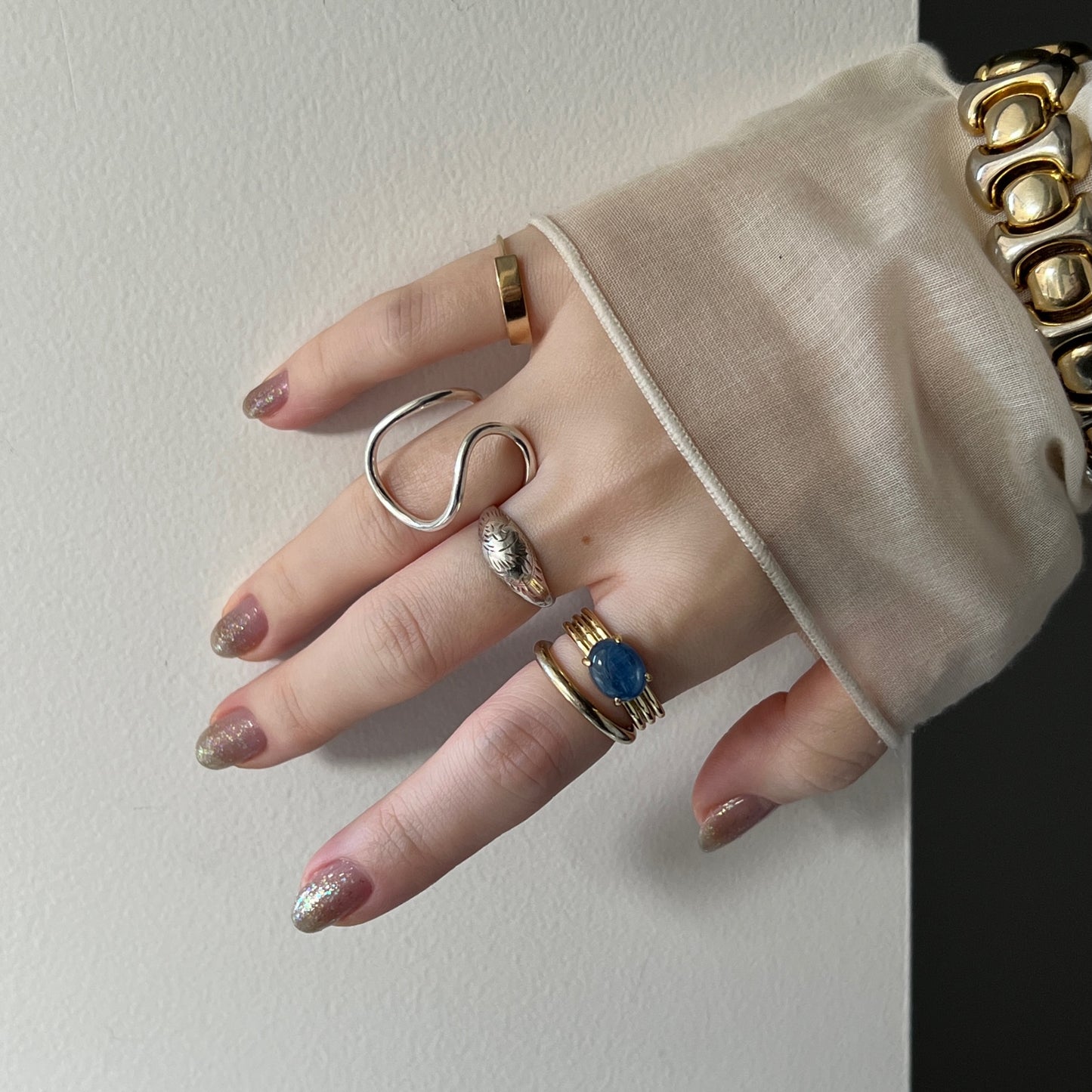 [ kyanite ] trois gold